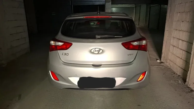 Tirane, shitet makine Hyundai I30 Nafte, gri metalizato automatik Klima 131.000 km 7.300 €