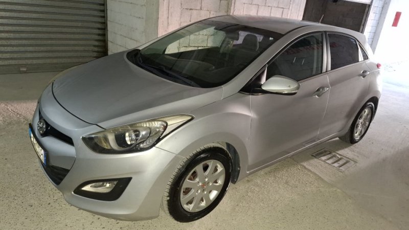 Tirane, shitet makine Hyundai I30 Nafte, gri metalizato automatik Klima 131.000 km 7.300 €