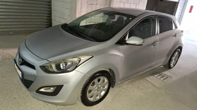 Tirane, shitet makine Hyundai I30 Nafte, gri metalizato automatik Klima 131.000 km 7.300 €