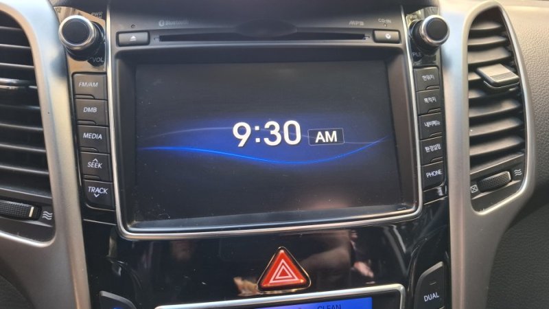 Tirane, shitet makine Hyundai I30 Nafte, gri metalizato automatik Klima 131.000 km 7.300 €