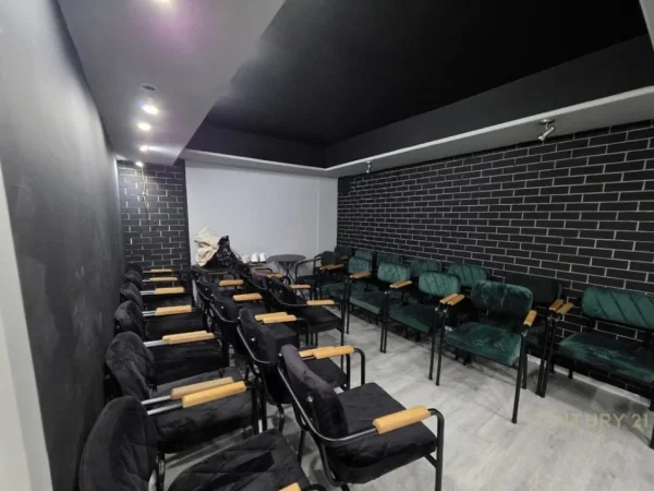 Tirane, jepet me qera ambjent biznesi Kati 0, 190 m² 2.500 € (Shkolla e Baletit)