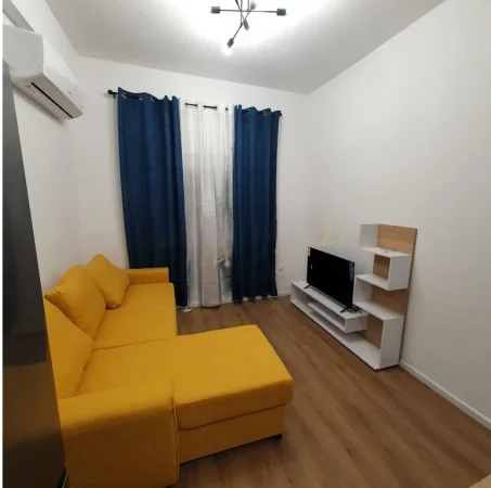 Tirane, jepet me qera apartament 1+1 Kati 2, 50 m² 450 € (MANGALEM 21)