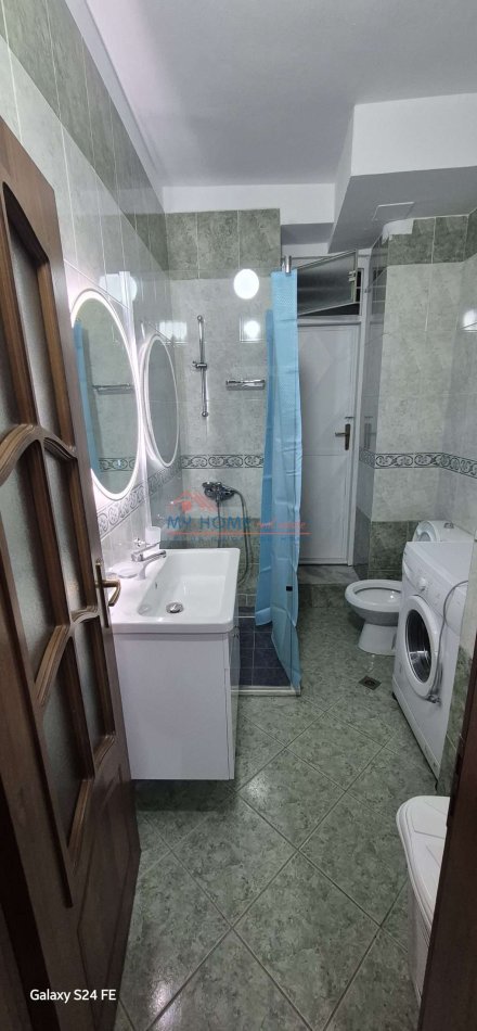 Tirane, jepet me qera apartament 1+1+Aneks Kati 1, 65 m² 600 € (Pazari i Ri)