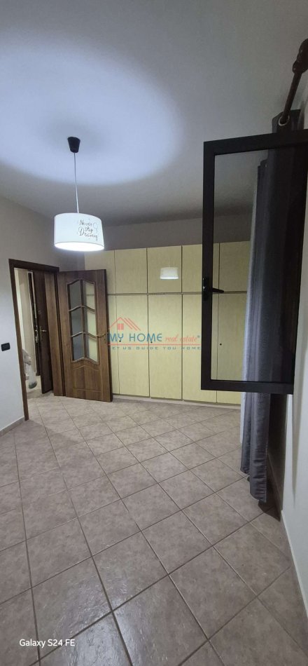 Tirane, jepet me qera apartament 1+1+Aneks Kati 1, 65 m² 600 € (Pazari i Ri)