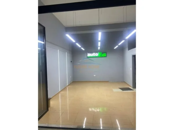Tirane, jepet me qera ambjent biznesi Kati 0, 32 m² 400 € 