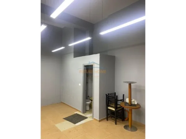 Tirane, jepet me qera ambjent biznesi Kati 0, 32 m² 400 € 
