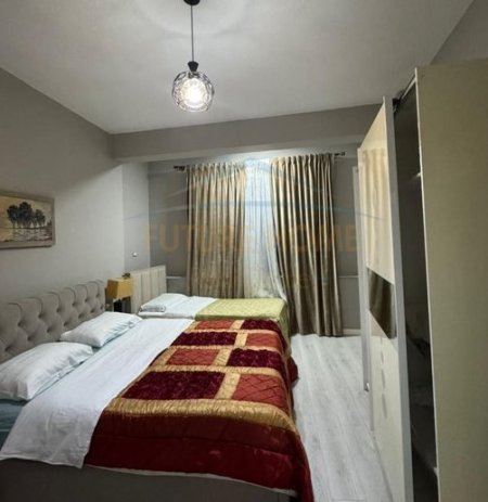 Tirane, jepet me qera apartament 1+1 Kati 2, 70 m² 650 € (Rruga e Barrikadave)