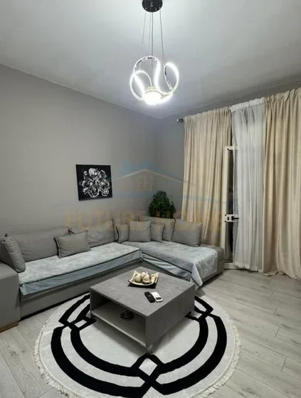 Tirane, jepet me qera apartament 1+1 Kati 2, 70 m² 650 € (Rruga e Barrikadave)