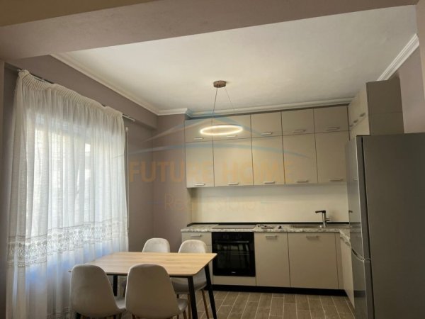 Tirane, jepet me qera apartament 2+1+Ballkon Kati 2, 78 m² 700 € (Kodra e Diellit, Tiranë)