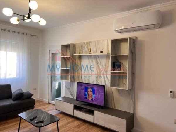 Tirane, jepet me qera apartament 2+1+Ballkon Kati 8, 110 m² 1.250 € (Rruga Qemal Stafa)