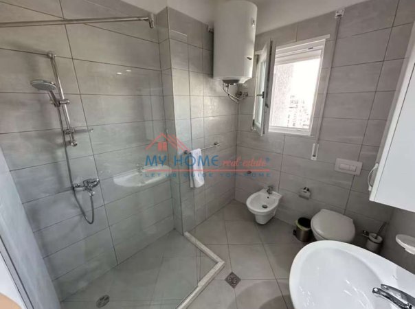 Tirane, jepet me qera apartament 2+1+Ballkon Kati 8, 110 m² 1.250 € (Rruga Qemal Stafa)