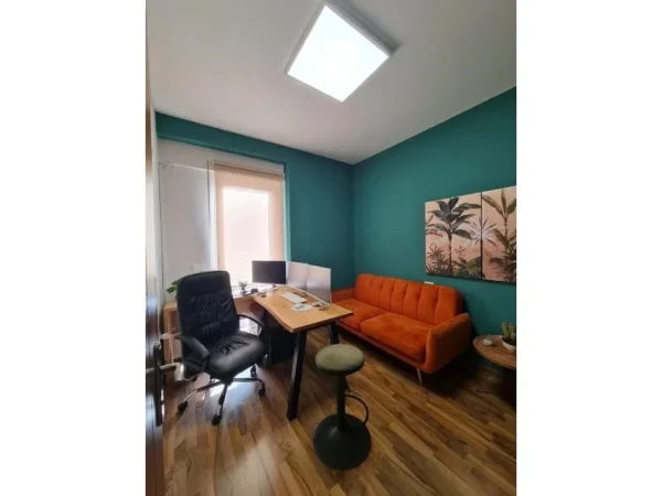 Tirane, jepet me qera ambjent biznesi Kati 2, 140 m² 1.650 € (Prane Zjarrfikses)