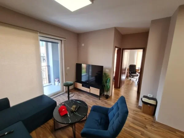 Tirane, jepet me qera ambjent biznesi Kati 2, 140 m² 1.650 € (Prane Zjarrfikses)