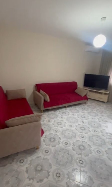 Tirane, jepet me qera apartament 1+1+Ballkon Kati 3, 70 m² 450 € (Zona e Porcelanit, pas UET)