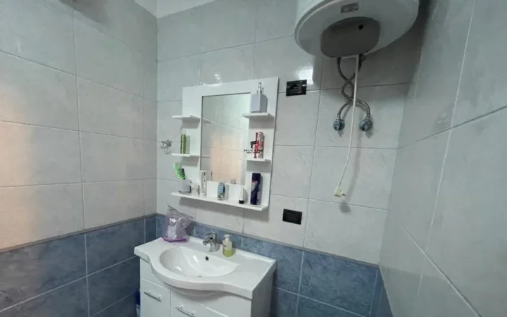 Tirane, jepet me qera apartament 2+1 Kati 6, 120 m² 70.000 € (XHAMLLIKU)