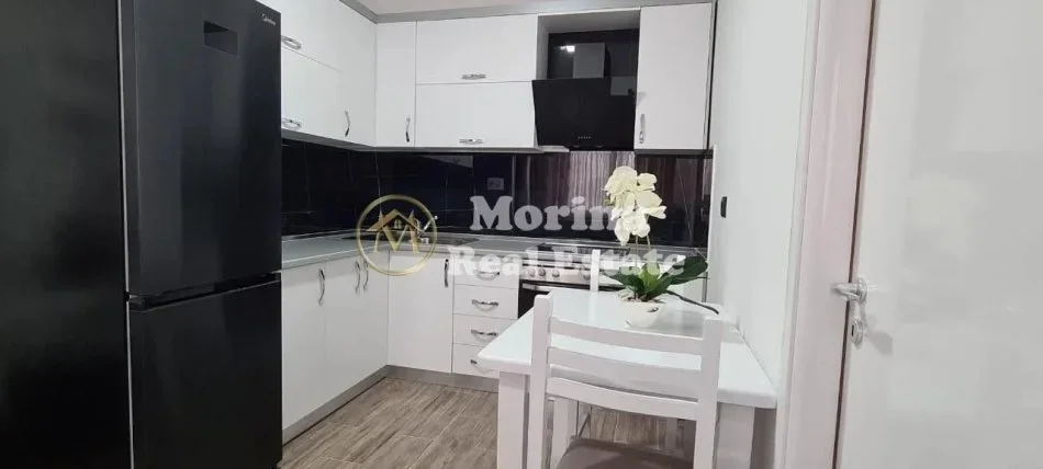 Tirane, jepet me qera shtepi 1+1 Kati 2, 60 m² 350 € (Rruga 5 Maji)