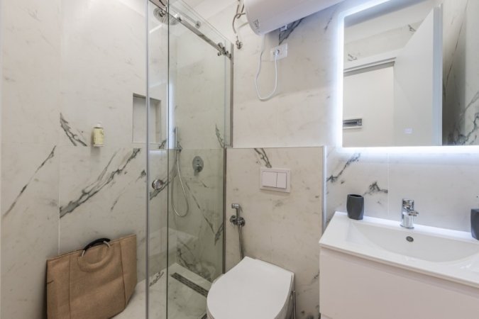 Tirane, jepet me qera apartament 1+1 Kati 4, 65 m² 700 € (,Rruga Islam Alla prane Farmaci Dite &amp; Nate)