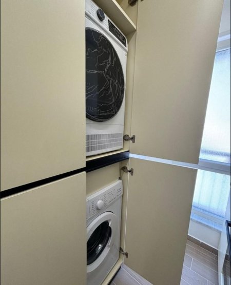 Tirane, jepet me qera apartament 1+1 Kati 4, 65 m² 700 € (,Rruga Islam Alla prane Farmaci Dite &amp; Nate)