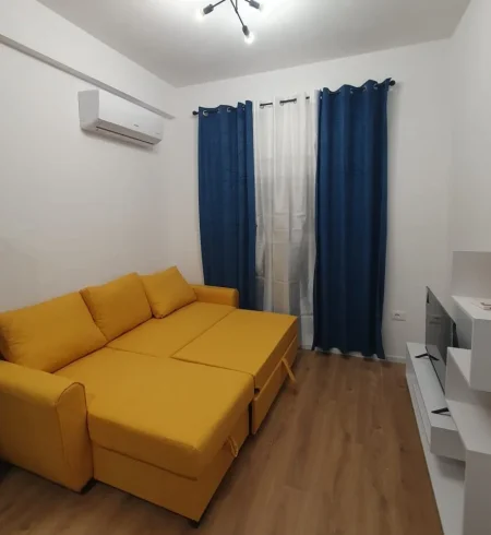 Tirane, jepet me qera apartament 1+1 , 50 m² 450 € 