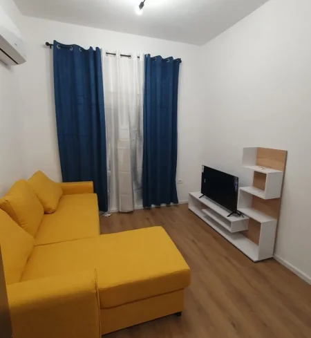 Tirane, jepet me qera apartament 1+1 , 50 m² 450 € 