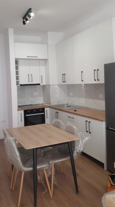 Tirane, jepet me qera apartament 1+1 , 50 m² 450 € 
