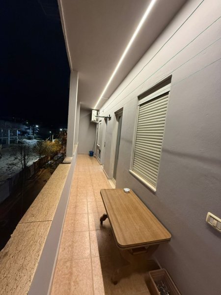 Tirane, jepet me qera apartament 2+1 Kati 3, 100 m² 500 € (Brryli)