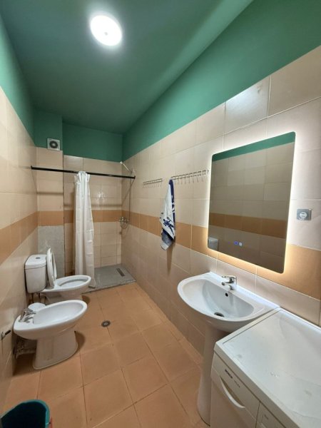 Tirane, jepet me qera apartament 2+1 Kati 3, 100 m² 500 € (Brryli)