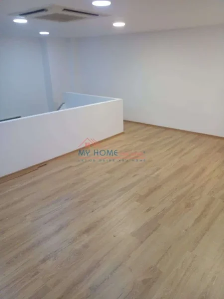 Tirane, jepet me qera dyqan Kati 2, 60 m² 600 € (Rruga e Barrikadave)