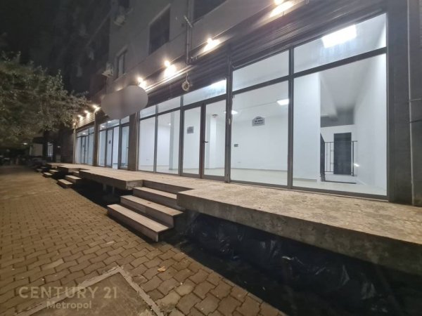 Tirane, jepet me qera ambjent biznesi Kati 0, 250 m² 2.200 € (Yzberish)