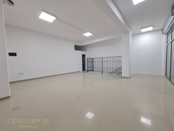 Tirane, jepet me qera ambjent biznesi Kati 0, 250 m² 2.200 € (Yzberish)