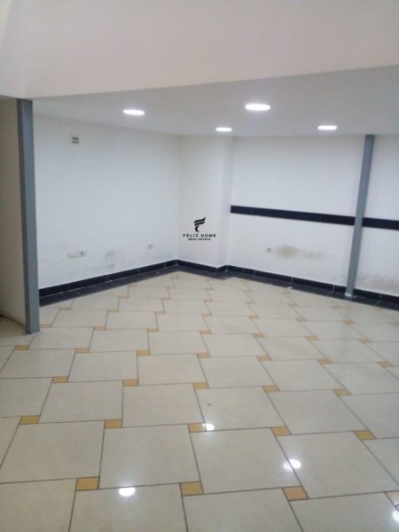 Tirane, jepet me qera ambjent biznesi Kati 2, 60 m² 600 € (RRUGA E BARRIKADAVE)