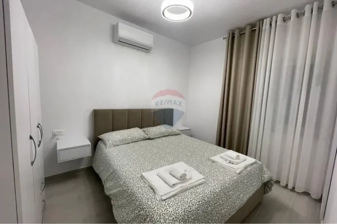 Tirane, jepet me qera apartament 1+1 , 57 m² 500 € (Komuna e Parisit)
