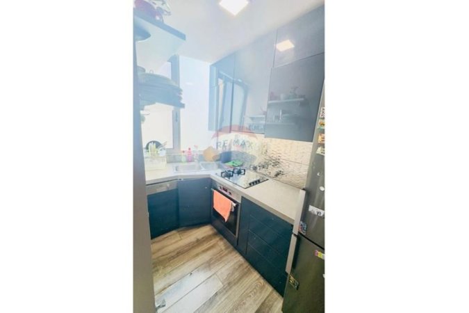 Tirane, jepet me qera apartament 2+1+Aneks+Ballkon Kati 3, 95 m² 800 € (Kika 2)