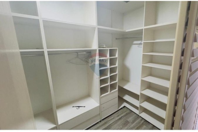 Tirane, jepet me qera apartament 2+1+Aneks+Ballkon Kati 3, 95 m² 800 € (Kika 2)