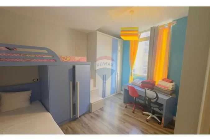 Tirane, jepet me qera apartament 2+1+Aneks+Ballkon Kati 3, 95 m² 800 € (Kika 2)