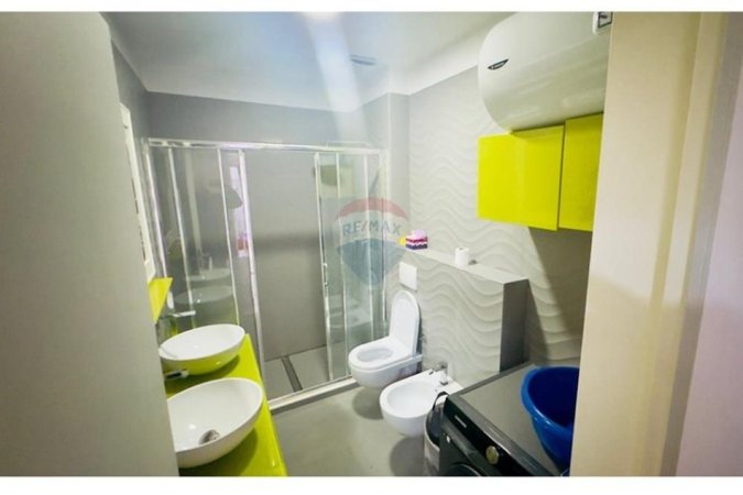 Tirane, jepet me qera apartament 2+1+Aneks+Ballkon Kati 3, 95 m² 800 € (Kika 2)