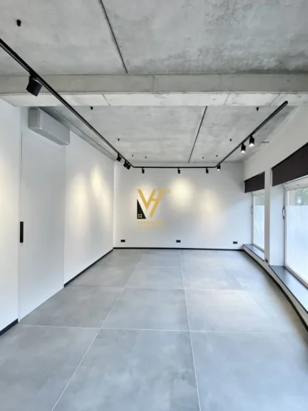 Tirane, jepet me qera dyqan Kati 0, 70 m² 2.100 € (RRUGA E BARRIKADAVE)