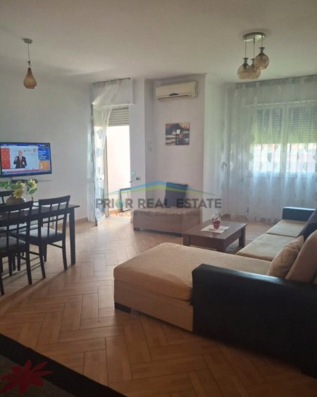 Tirane, jepet me qera apartament 1+1 Kati 6, 70 m² 600 € (Rruga e Kavajes)