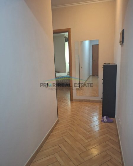 Tirane, jepet me qera apartament 1+1 Kati 6, 70 m² 600 € (Rruga e Kavajes)