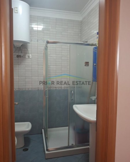 Tirane, jepet me qera apartament 1+1 Kati 6, 70 m² 600 € (Rruga e Kavajes)