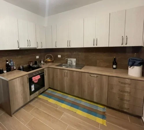 Tirane, jepet me qera apartament 1+1+Ballkon Kati 2, 72 m² 600 € (SELVIA)