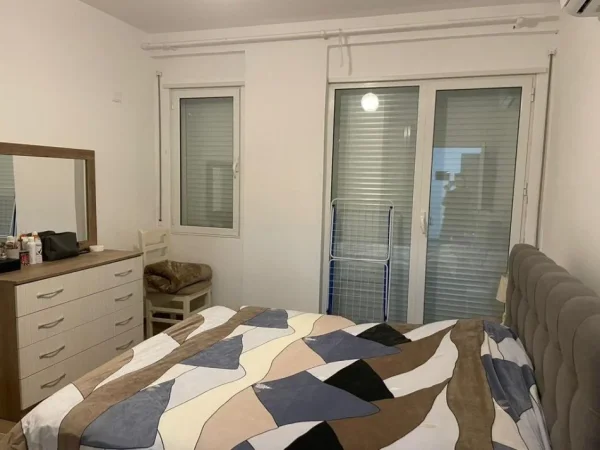 Tirane, jepet me qera apartament 1+1+Ballkon Kati 2, 72 m² 600 € (SELVIA)