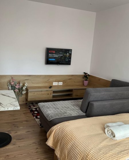 Tirane, jepet me qera garsonier 1+1 Kati 4, 38 m² 570 € (Rr. Zela)