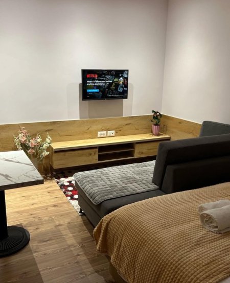 Tirane, jepet me qera garsonier 1+1 Kati 4, 38 m² 570 € (Rr. Zela)