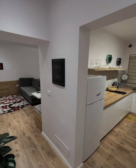 Tirane, jepet me qera garsonier 1+1 Kati 4, 38 m² 570 € (Rr. Zela)