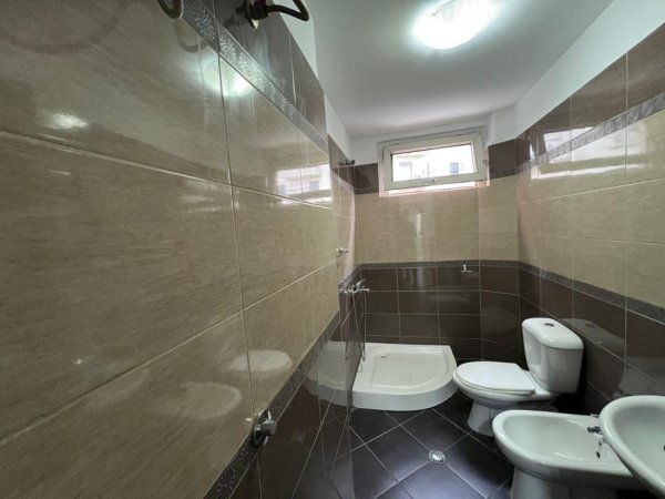 Tirane, jepet me qera apartament 2+1+Ballkon Kati 4, 6 m² 500 € (Bulevardi zogu i pare)