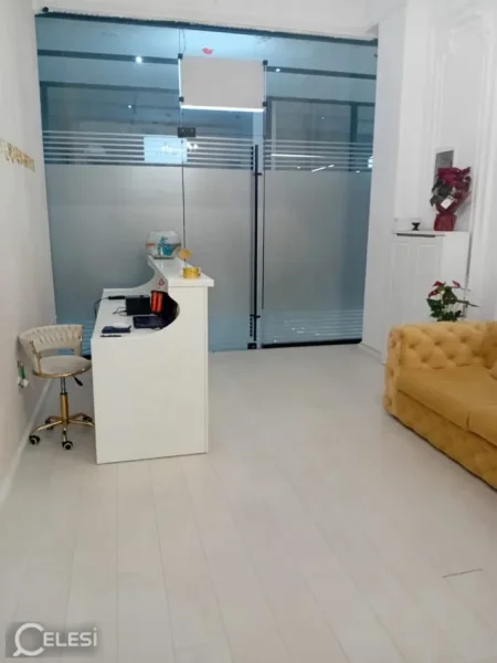 Tirane, jepet me qera ambjent biznesi Kati 2, 80 m² 1.100 € (RRUGA E KAVAJES)