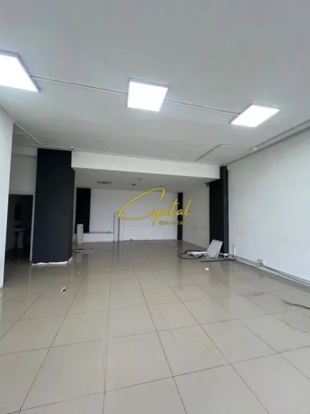 Tirane, jepet me qera zyre Kati 1, 105 m² 900 € (ASTIR)