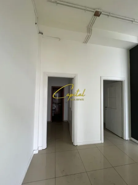 Tirane, jepet me qera zyre Kati 1, 105 m² 900 € (ASTIR)