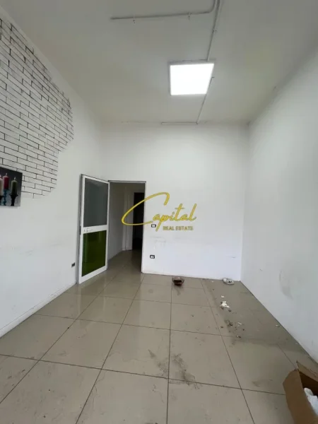 Tirane, jepet me qera zyre Kati 1, 105 m² 900 € (ASTIR)